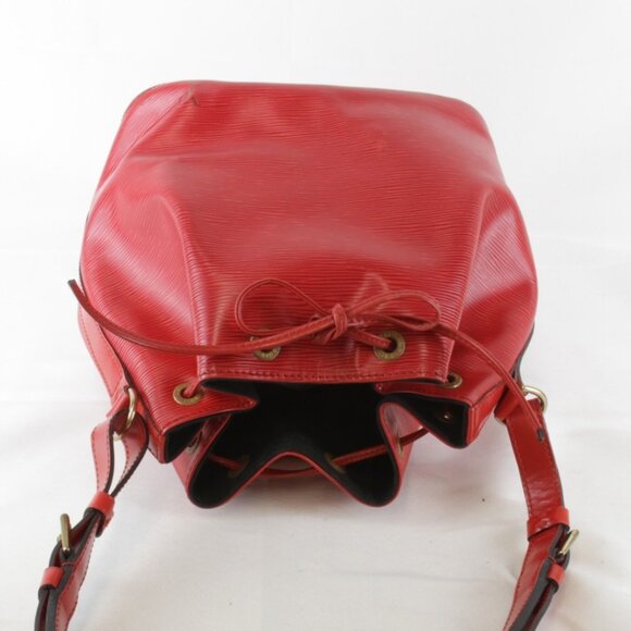 LOUIS VUITTON Red Leather Shoulder Bag - Picture 6 of 10